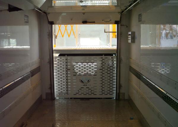 2400-4100 Mm 1000 KG Airport Catering Truck