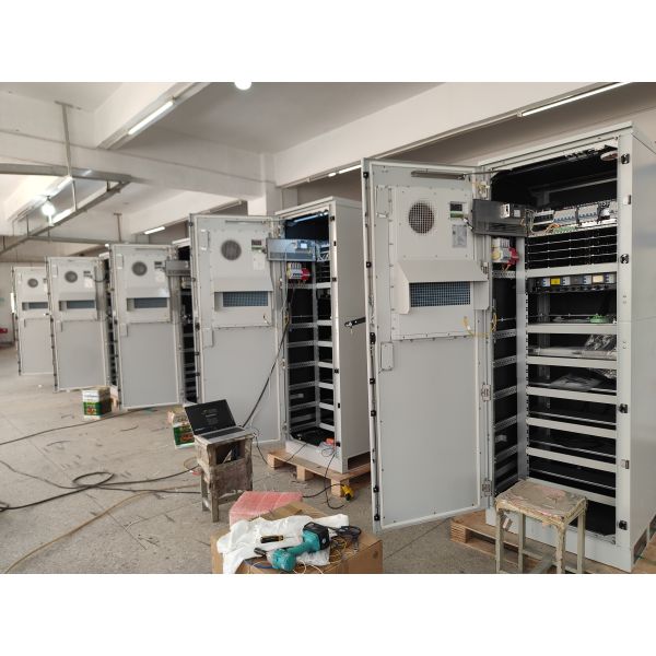 Outdoor Telecom Cabinet  IP45 IP55 -48vdc 16KW 24KW 36 KW Capacity For Telecom Base Station