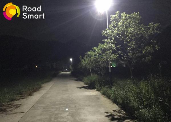 High Lumen IP65 Solar Parking Lot Lights , Solar Street Lamp With Lthium Battery