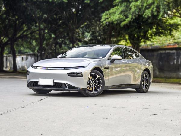 Xpeng P7 Midsize Sedan Electric Car 196KW 5 Seats 4 Wheel Auto Electric Car