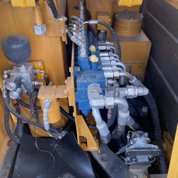 Excavateur manuel SANY60C Pro 6T Poids de fonctionnement Bon état pour les grands projets