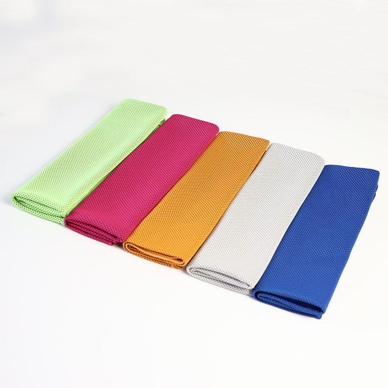 Polyester 170gsm Microfiber Sport Towel With Pvc Bag Package / Around Shoulders