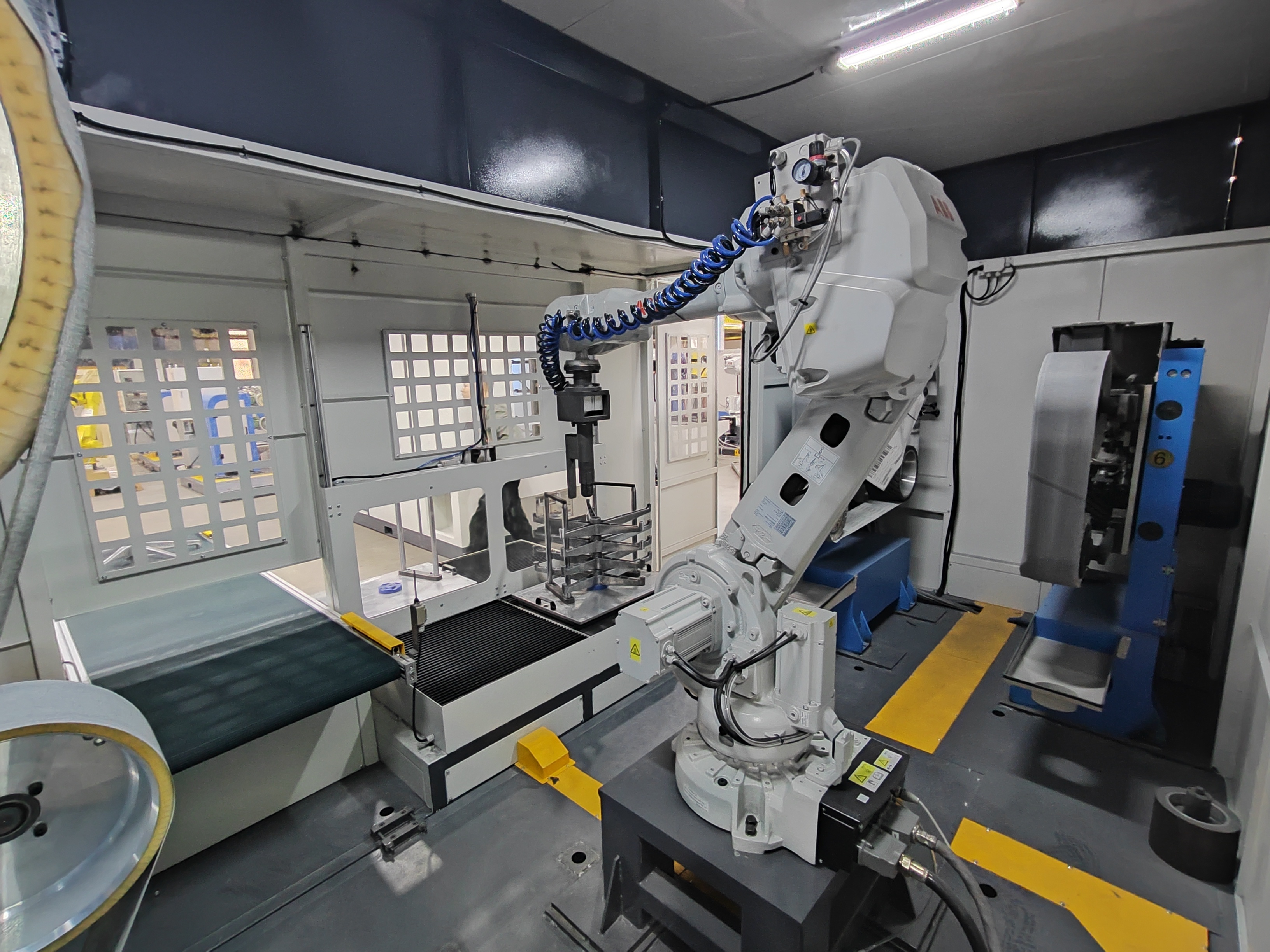 High-Volume Robotic Polishing Machine For Aluminum Chair Base