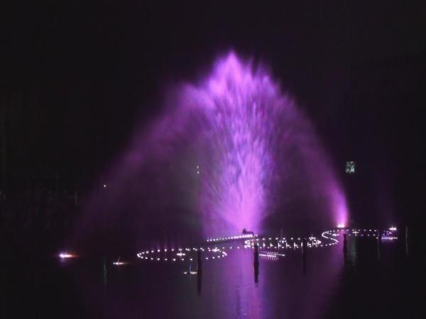 Des lumières sous-marines à LED pour les fontaines