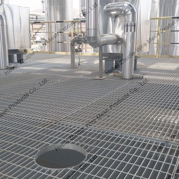 A estrada 32x5mm da tampa da drenagem galvanizou a raspagem de aço para grelhas do dreno da trincheira da entrada de automóveis