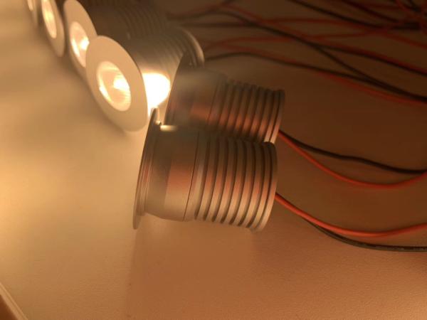 3W小型LEDのキャビネットはKTV部屋のキャビネットの背部壁ライトをつける小型点をつける