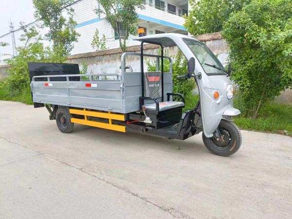 Pure Electric Sanitation Tricycle 800kg Payload Six Barrel Tailboard Tricycle