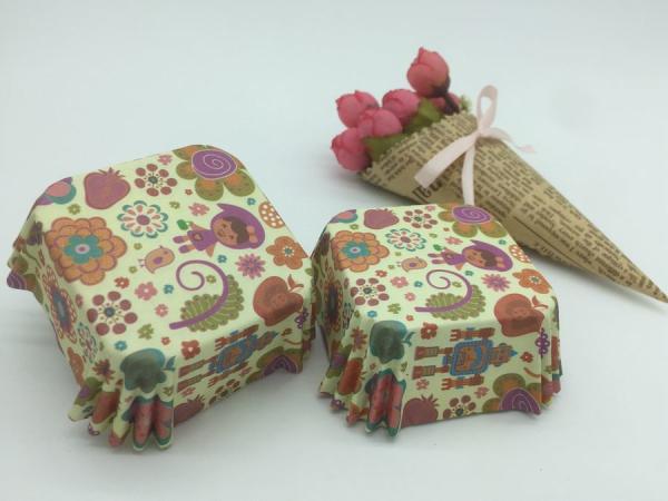Food Safe PET Paper Baking Cups Disposable Cute Special Pattern For Cupcake / Bread