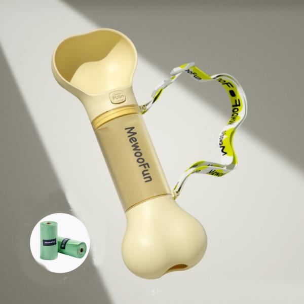 Собаки идут вне питьевая вода любимца Tableware чайника собаки чашки воды портативная сопровождая чашку на открытом воздухе