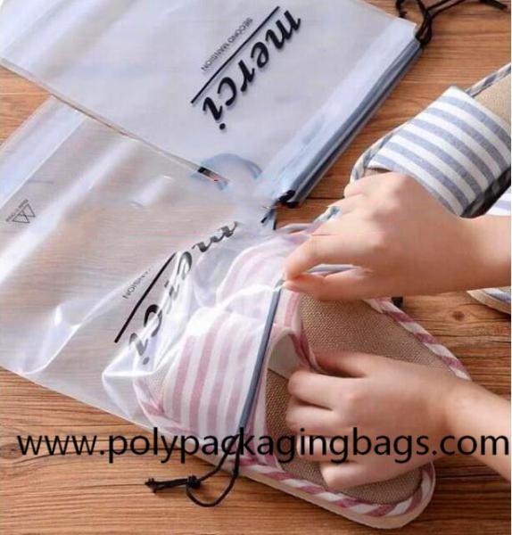 Sacos de plástico transparentes do cordão do PE para o armazenamento do vestuário
