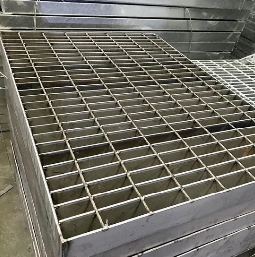 Customizable Galvanized Steel Grating with 15/20/30/34.3/40/60mm Bearing Bar for Durable Load-Bearing Applications