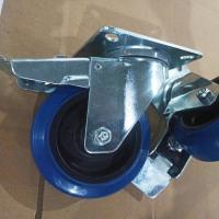 A roda azul de 4 polegadas gerencie sobre um eixo os rodízios de borracha elásticos com as rodas de borracha industriais macias da placa superior do freio
