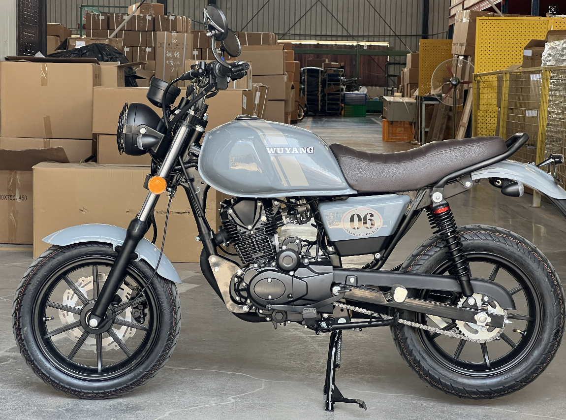 125cc Mini Cruiser Motorcycle 7Kw 8000r/Min Urban Riding Gas Motorcycle For Adults