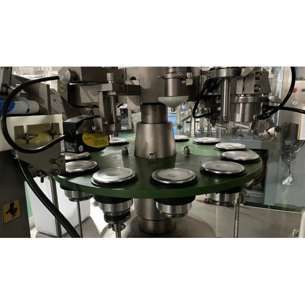 Controlled Automatic Cosmetic Lotions Hand Sanitizer Gel Ointment Skin Care Products Cream Tube Filling Machine Sealing Machine