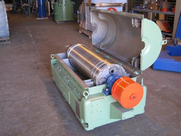 Professional Spirulina Industrial Decanter Centrifuge For Water Treatment Plant 30/11 kw
