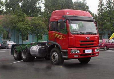 SINOTRUK Prime Mover Truck 4 stroke For Haulage Truck Capacity 9000kg