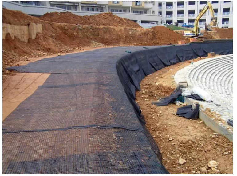 Черная двухосная сетка 25-200kN/M Geogrid полиэстера ЛЮБИМЦА