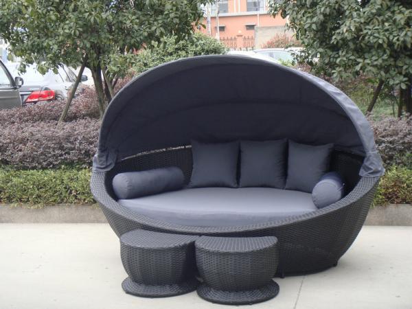Luxury Comfortable Roofed Cane Daybed , Wicker Garden Oval Daybed