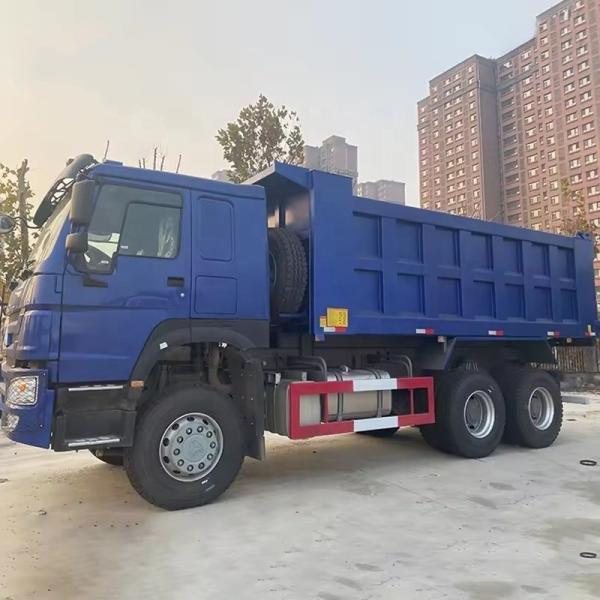 Instalação no local de um camião de descarga de 50 toneladas com tanque de carga de 5,3 a 6,2 metros e pneu 12R22,5