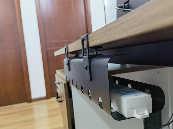 Revestimento em pó Casa Escritório Parede teto Montagem de mesa Cable Management Rack Tray Com Clamp
