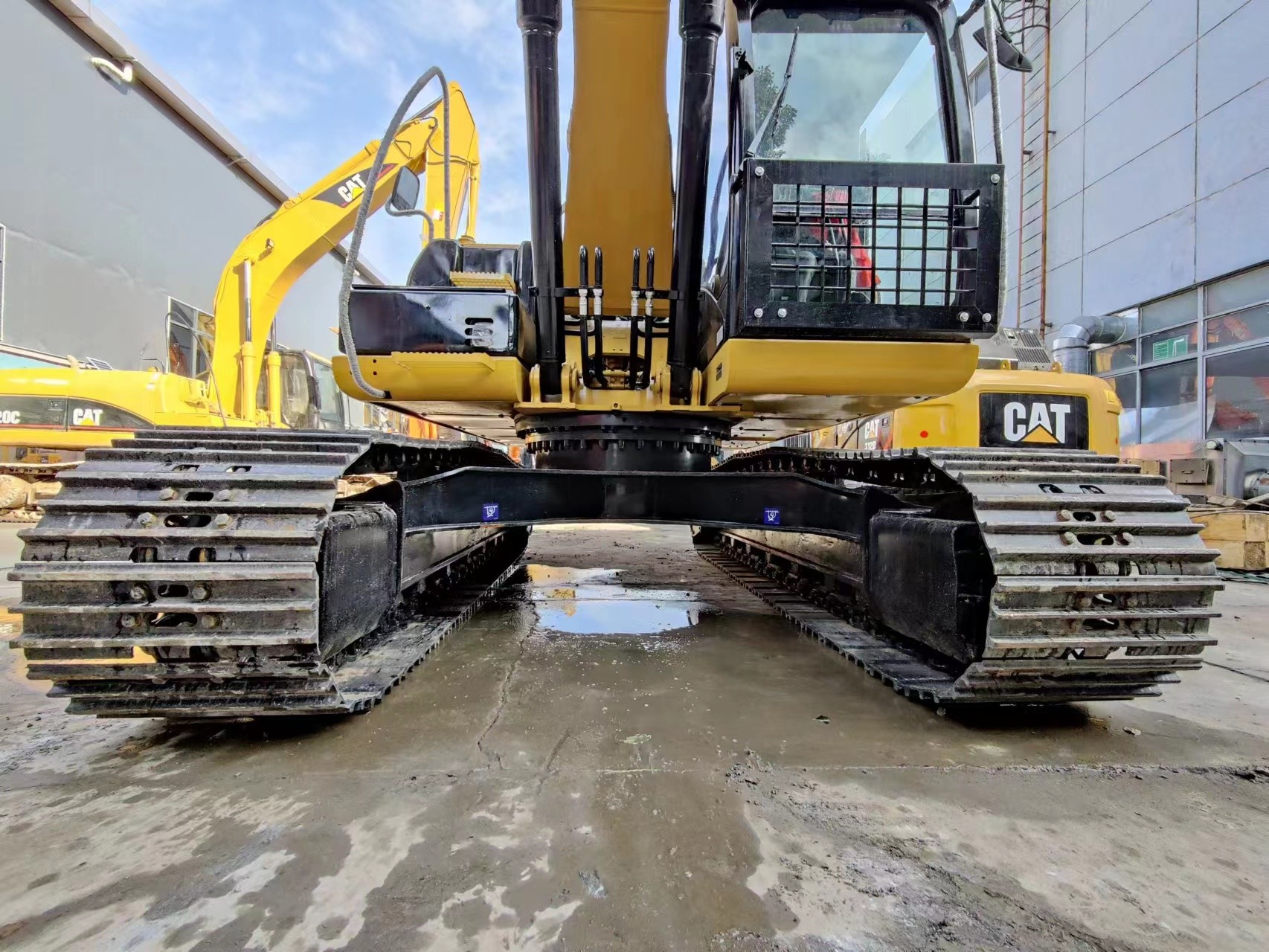 Средний размер Использованные экскаваторы CAT 320D 2015-2021 год Механическая трансмиссия