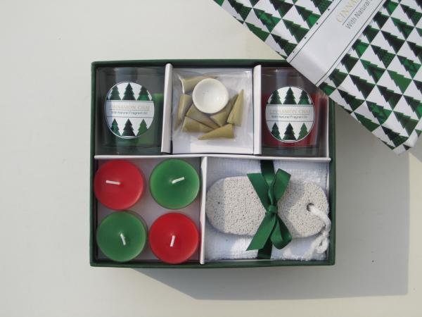 Red & Green  Cinnamon chai  fragrance scented tealight candle & glass candle  packed into gift box