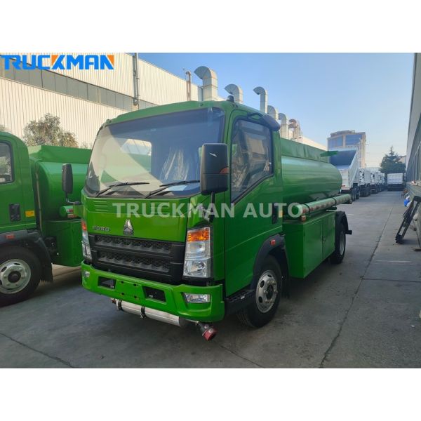 Reliable Quality SINOTRUK HOWO 4X2 RHD 5000 Liters Oil Tanker Truck For Zambia