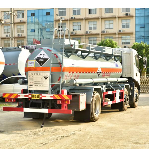 Dongfeng 8x4 23.5CBM Chemical Tanker Truck Fuel Tank Lorry With 270HP Engine