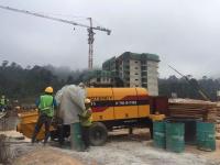 Pompes à béton pour remorques diesel 0,7 - 0,8m3 Capacité de trémie pour les besoins du client