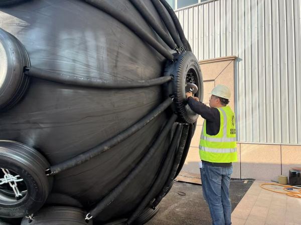 Marine Rubber Fender Wholly Wrapped Technology Highly Durable