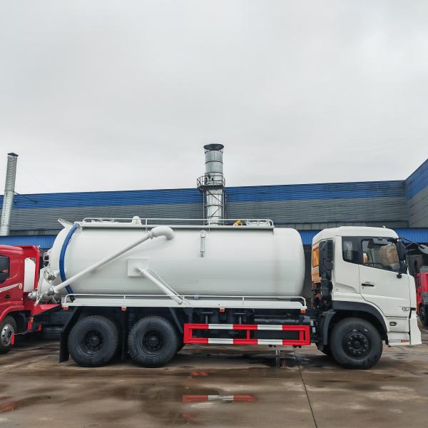 Cisterna de aspiración de aguas residuales de Dongfeng Limpiador de vacío Cisterna de aspiración Camión de limpieza