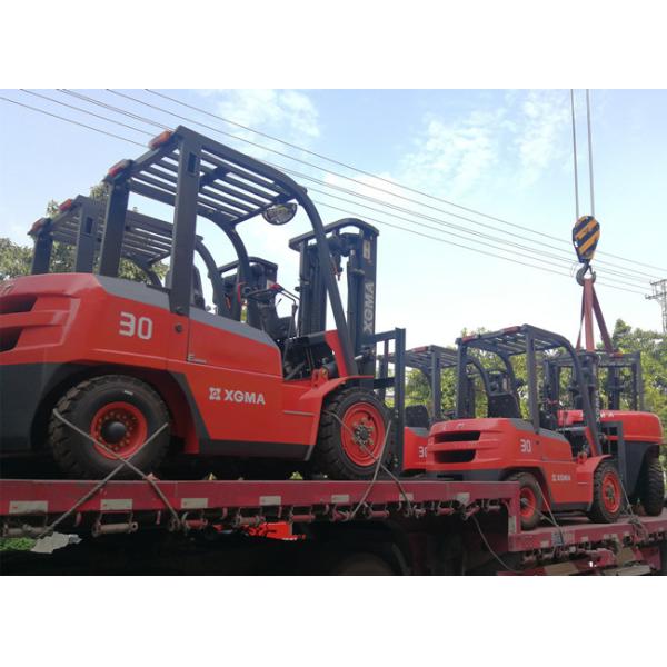 Powerful Diesel Powered Warehouse Lift Truck Hydraulic Transmission 3 Ton Capacity