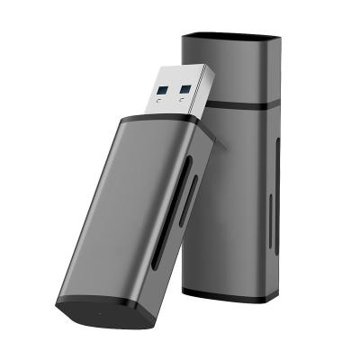 Lecteur de carte USB 3.2 Gen 1 pour cartes SD et MicroSD UHS I. Connectez-le aux ordinateurs de bureau et aux ordinateurs portables.