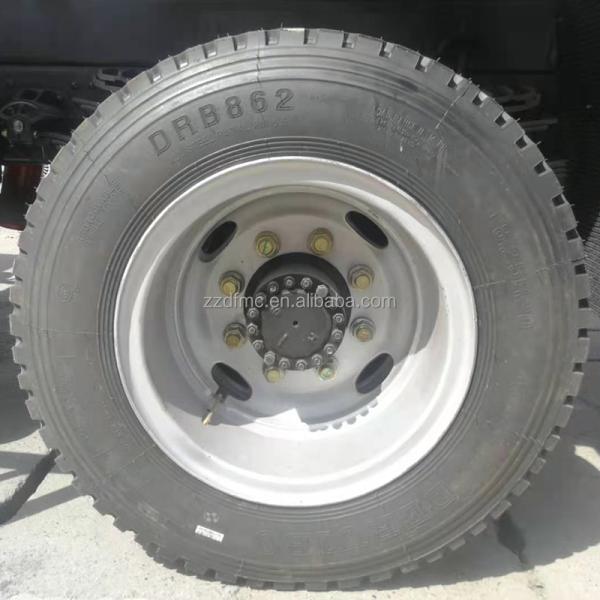 10-12-тонный грузовик с грузовиком с 200-300-литровым топливным баком