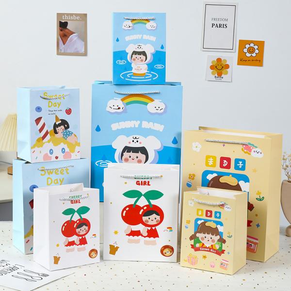 Cartoon Bolso de regalo de tarjeta blanca engrosada Bolso de regalo de papel de envoltura de regalo lindo Bolso de mano de souvenir