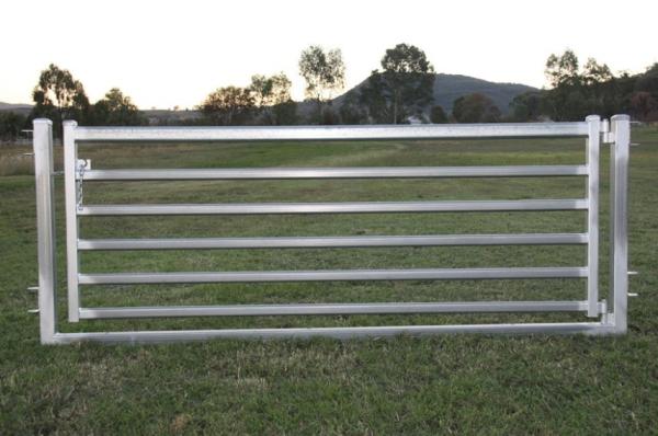 Safety Animal Livestock Fence Panels , Horse Corral Panels 2.1mL*1.8mH Size
