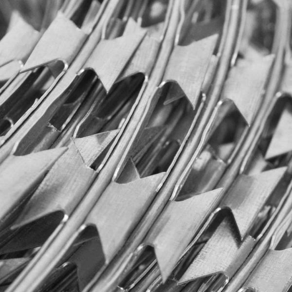 Promotional Top Quality  Bto-22 450mm Galvanized Concertina Razor Barbed Wire Razor Barbed Wire Fence Product