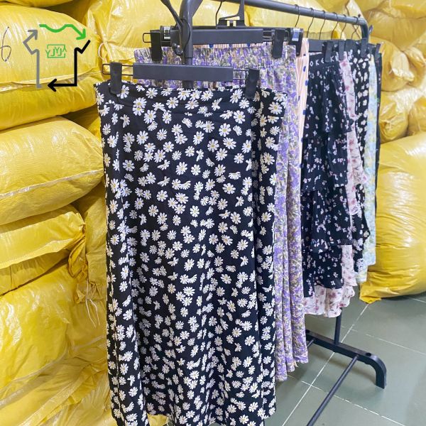 Used Half Length Skirt With Floral Pattern Second Hand Skirts In China Mixed Styles