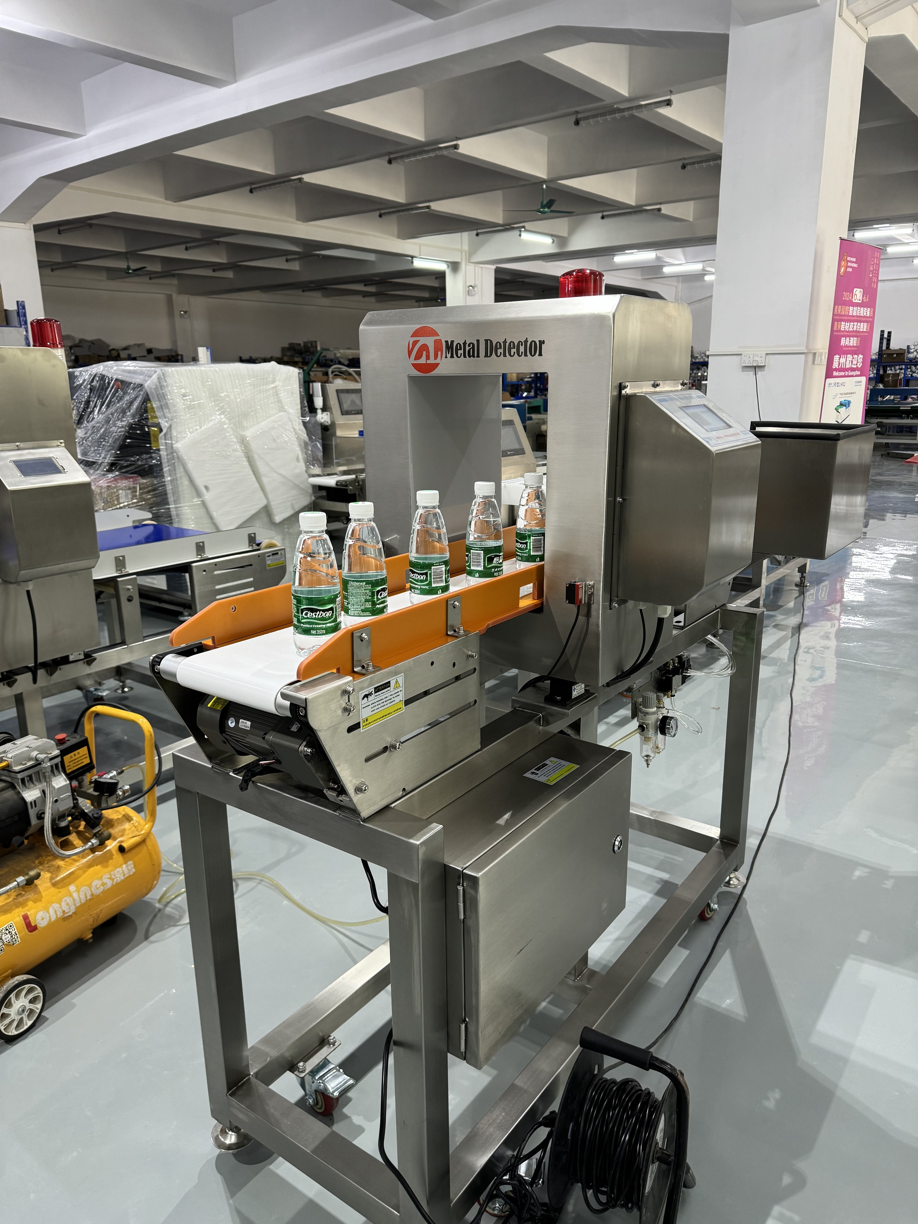 High Sensitivity Food Metal Detector Conveyor Machine for Bakery Bread Cookie Pastry Processing Industry