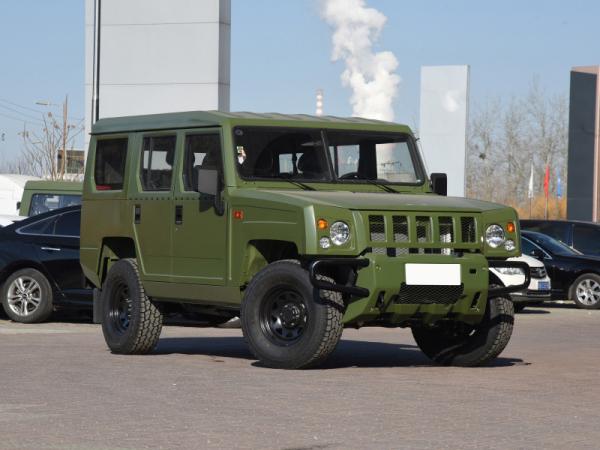 Porta de Jeep Four Wheel Drive 4WD 2499cc 5 Seat 5 do carro de SUV da cidade do motor 100KW