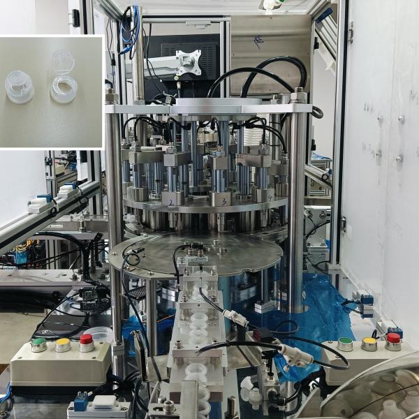 Máquina de ensamblaje de tapa de movimiento automática no estándar operación mecánica velocidad de operación rápida