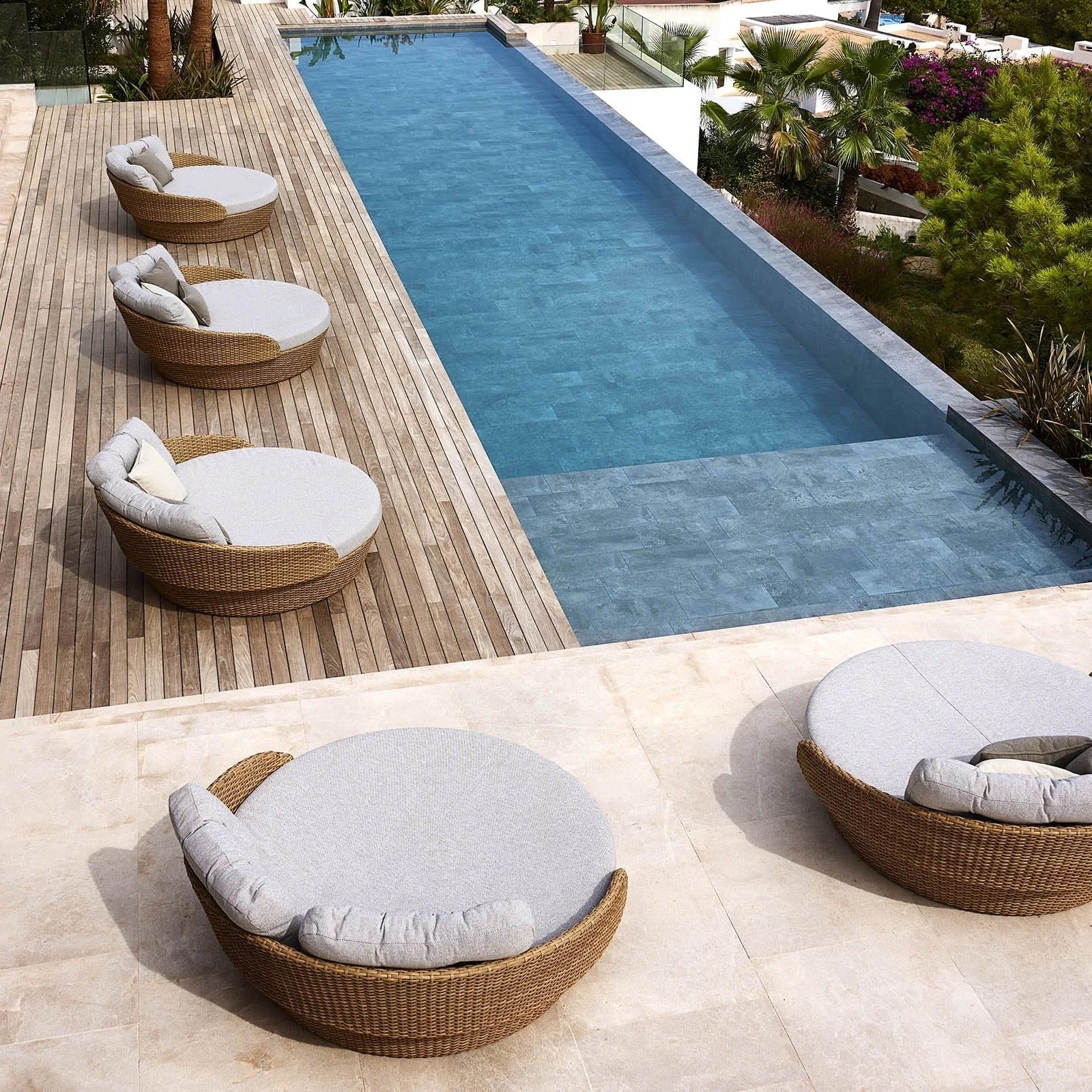 China Made Synthetic Rattan Daybed for Hotel Pool Beach Use. Ocean SN-26100