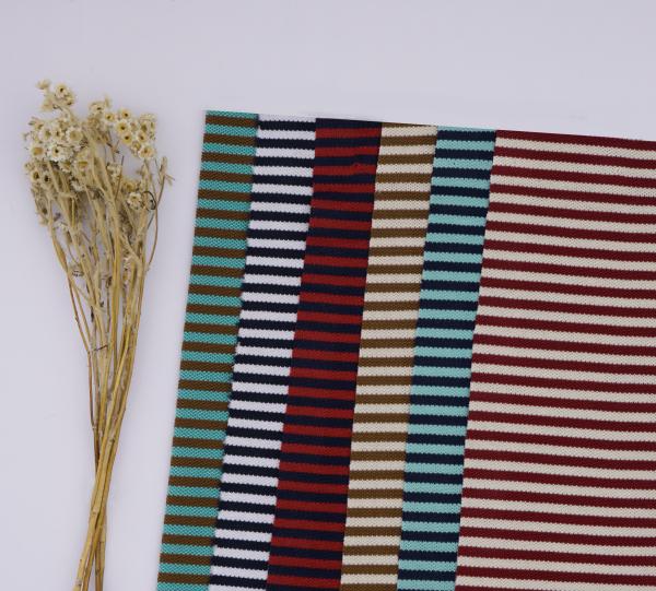 Tissu tricoté à rayures croustillant et confortable pour le T-shirt