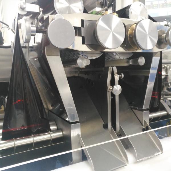 a máquina de enchimento macia da cápsula do gel do peso 1900kG para peixes do alimento óleo o material de aço inoxidável