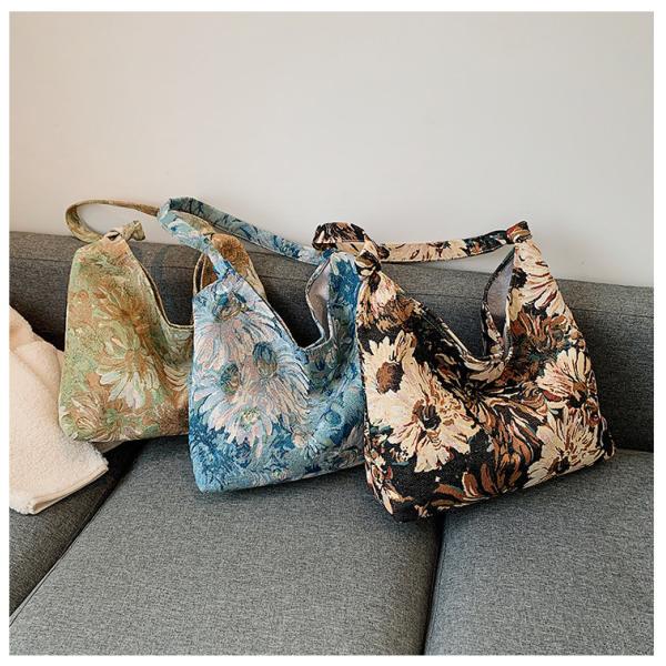 L'équipement est équipé d'un boîtier de poche, un sac à main, un sac à main, un sac à main, un sac à main, un sac à main.