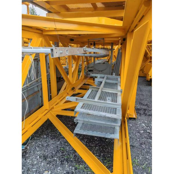 6015 Guindastes de torre usadas com altura livre de 52 m e capacidade de carga de 8 t