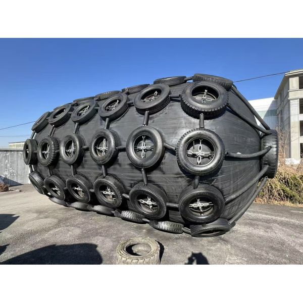 High Strength Pneumatic Rubber Fender Inflatable Design For Large Tankers Bulk Carriers Floating Marine