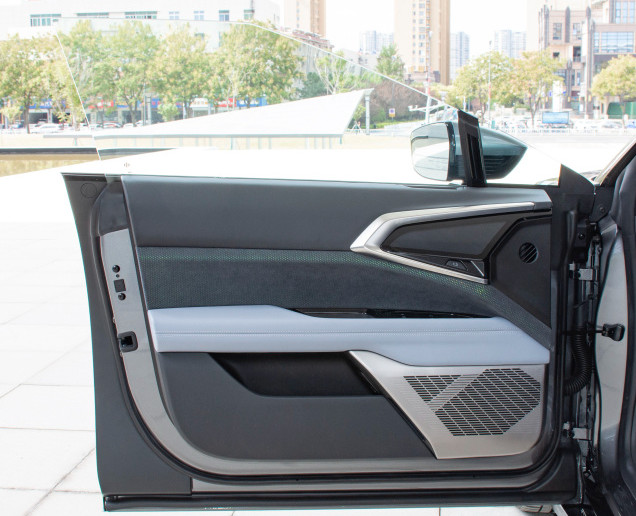 Hiphi z 2023 средство версии 5 seater чистое электрическое и большая дверь 5 автомобиля 4 seatsSedan