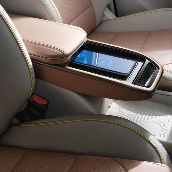 A porta 5 Seater de SUV 150km/H 5 do tamanho médio da geometria M6 de Geely para famílias viaja