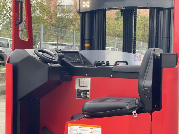 AC Motor 2000KG 2T Electric Reach Truck With 3-11m Lifting Height